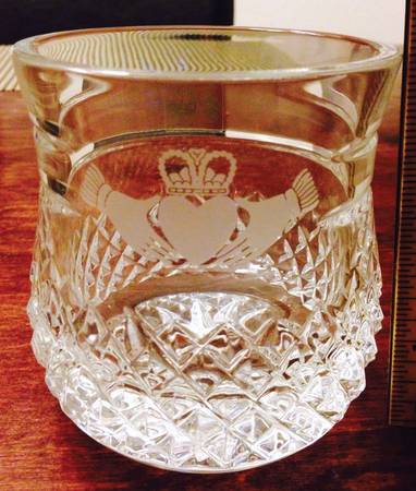 Claddagh Ring (Older, Etched Hands) 4" Candle Votive