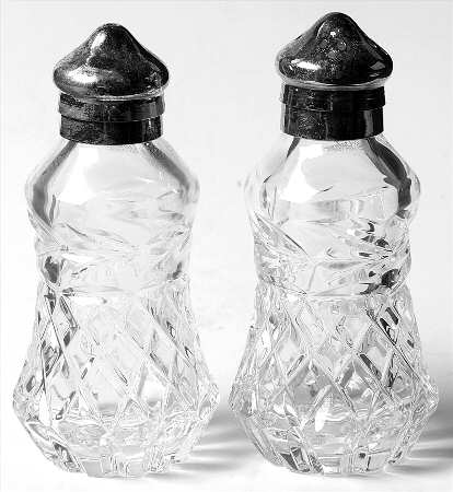 Leah (Newer) Shaker Set w/Metal Lids
