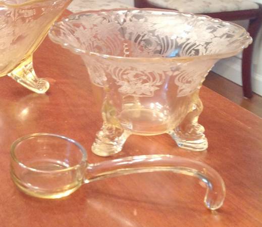 Classic Yellow 3-Toed Dolphin Mayonnaise Bowl