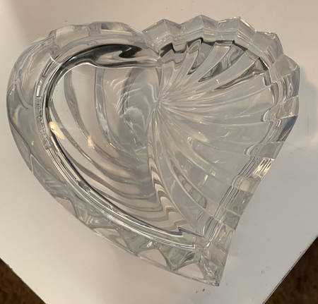 Esprit Medium Heart Box with Lid