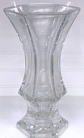 Sovereign  11" Flower Vase