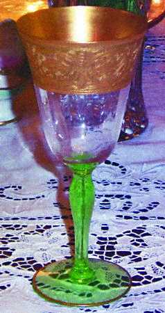 Decoration 889 Green (Gold Encrusted) by Glastonbury - Lotus
