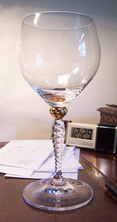 Ariana Gold Accent Wine Glass
