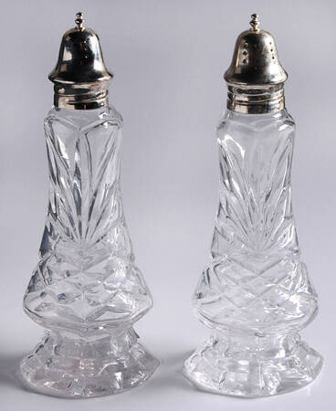 Pineapple Collection Footed Shaker Set & Metal Lids