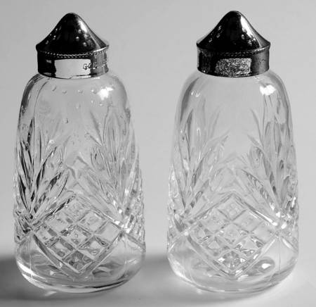 Pineapple Collection Shaker Set w/Metal Lids