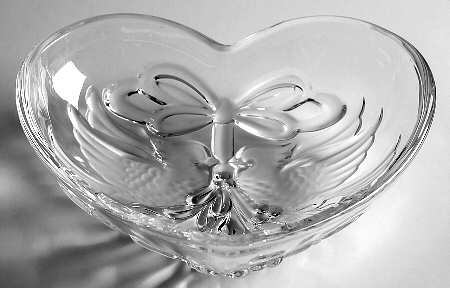 Holiday Traditions Collection Heart Dish
