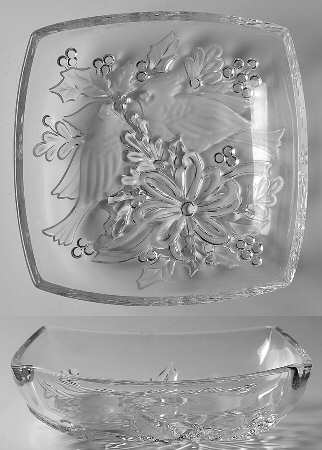 Holiday Traditions Collection 8" Square Bowl