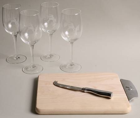 Reindeer Wine & Cheese Set (4 Wine, Cheese Board & Knife)