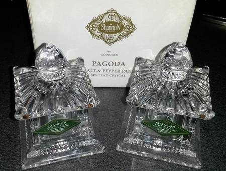 Pagoda Stoppered Shaker Set