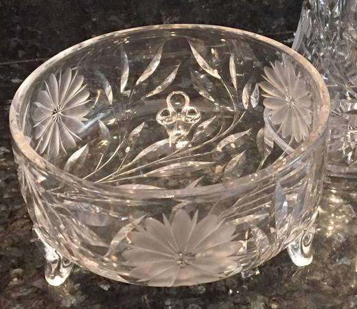 G6C2 Footed Bowl