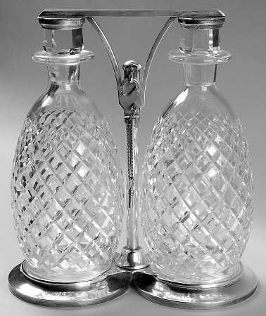 Delft Diamond (Set of 2) Decanter W/Lock & Metal Stand