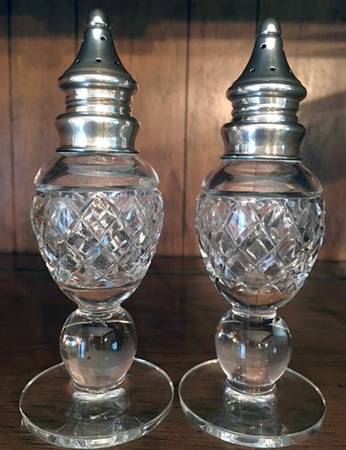 Delft Diamond Footed Shaker Set & Metal Lids