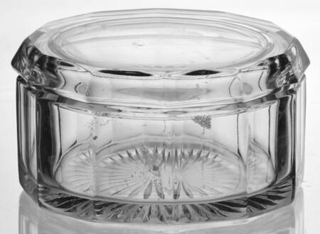 Medium Flat Panel (Stem #353) Round Puff Box with Lid