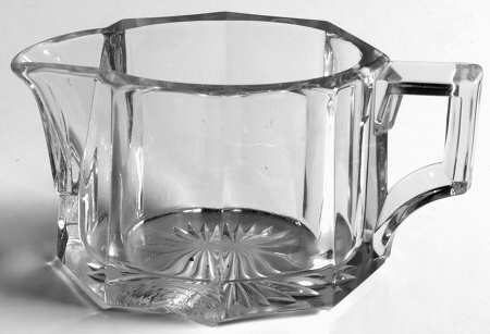 Medium Flat Panel (Stem #353) Hotel Creamer