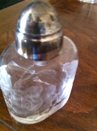 Dolly Madison Rose Shaker with Metal Lid