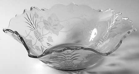 Plantation Ivy 9" Round Crimped Bowl