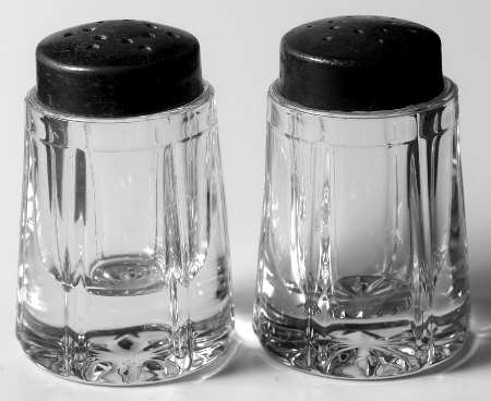 Rib and Panel Clear (Stem 411) Shaker Set w/Metal Lids