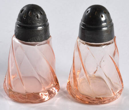 Twist Pink (Flamingo) Shaker Set w/Metal Lids