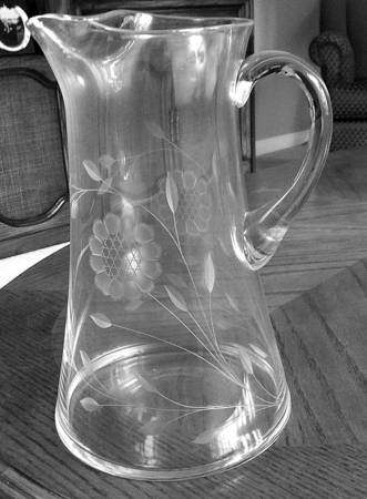 Cornflower (Smooth Stem, Non Optic) 64 Oz Pitcher