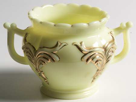 Winged Scroll Custard (Gold Accents) Handled Open Spooner