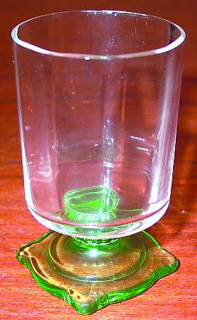 Carcassone Green Cigarette Holder