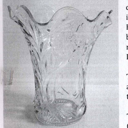 Daisy & Leaves (Line 427) 10" Swung Vase