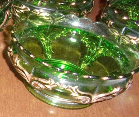 Winged Scroll Emerald Green (Gold Accents) 4" Scalloped Nappy