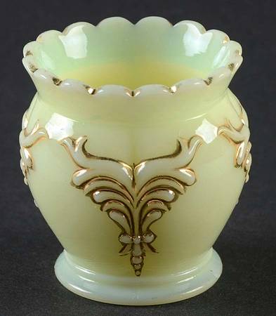 Winged Scroll Custard (Gold Accents) Toothpick Holder