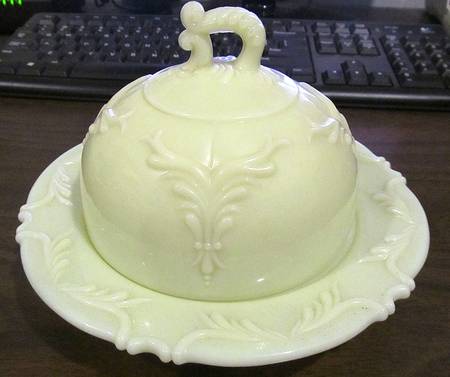 Winged Scroll Custard (No Gold Accents) Round Covered Butter