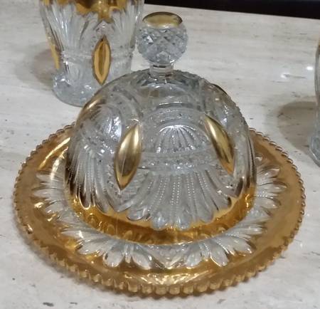 Prince of Wales Plumes Gold Trim Round Covered Butter