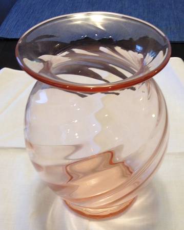 Elaine Pink (Flamingo) 7" Flower Vase