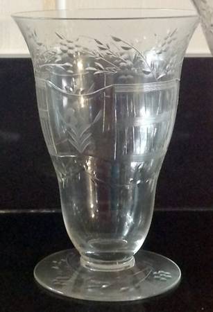 7090-9 Footed Tumbler