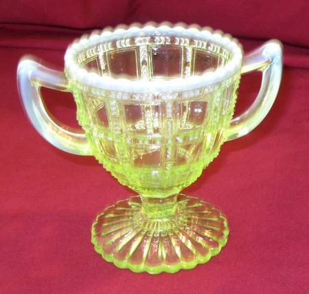 Beaded Block Green Opalescent Open Sugar