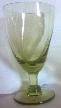 Dawn Green (Verde) Wine Glass