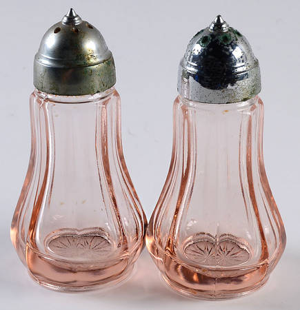 Old Williamsburg Light Pink Shaker Set & Plastic Lids