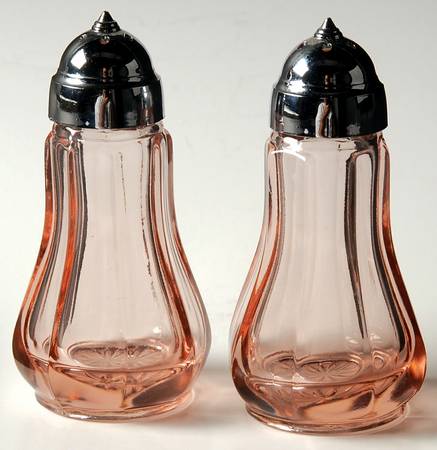 Old Williamsburg Peach Shaker Set & Plastic Lids