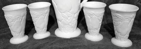 Avocado White Footed Tumbler