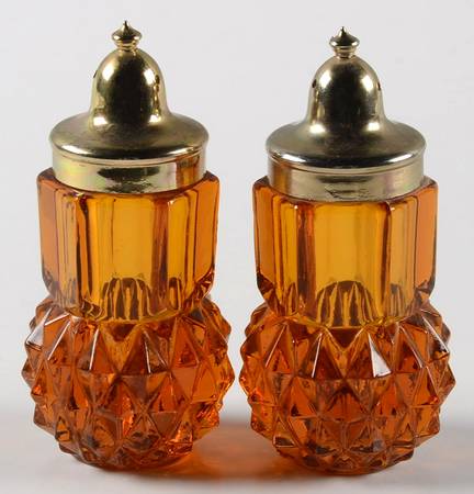 Diamond Point Amber Shaker Set & Plastic Lids