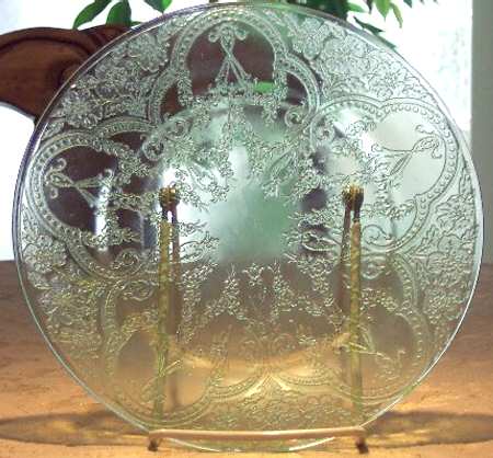 Horseshoe Clear Luncheon Plate
