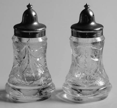 Pebble Leaf Clear Shaker Set w/Metal Lids