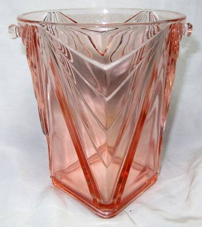 Pyramid Pink Ice Tub