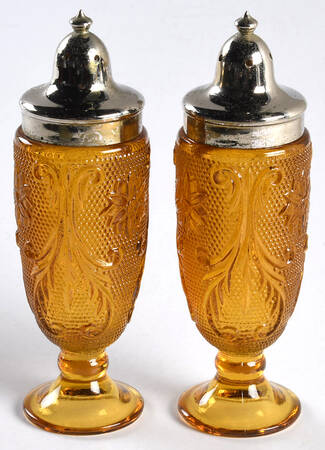Sandwich Amber Footed Shaker Set & Metal Lids