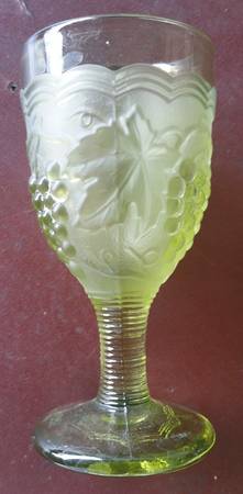 Vintage Grape Green Frost Wine Glass