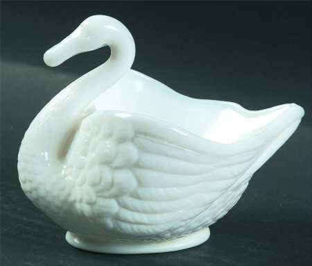 Animals & Figurines #27/147 Open (Mint) 4" Swan