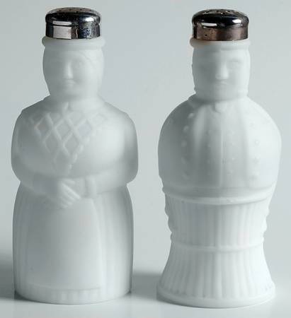 Animals & Figurines #267 Salt & Pepper (Salz & Pfeffer) Man & Woman