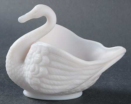 Animals & Figurines #27/147 Open (Mint) 4" Swan