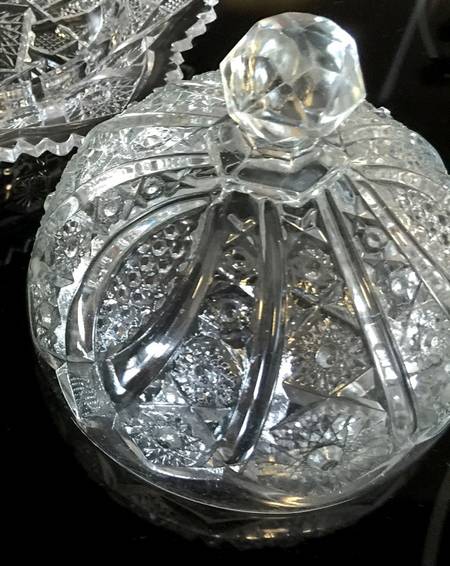 Paneled Daisy and Finecut Clear Lid for Round Butter