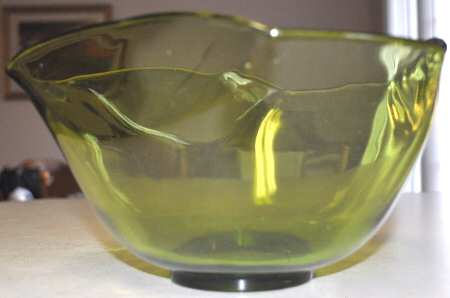 Olive 9" Round Crimped Bowl