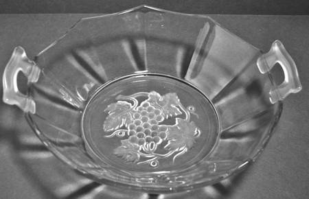 Intaglio Fruit (Line Molly 725) 8" Handled Bowl