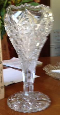 Feather Notching and Button Clear 12" Flower Vase